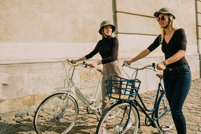 YAKKAY eleganter Smart Two Fahrradhelm mit Paris New York Cover und Tokyo Love Cover.
